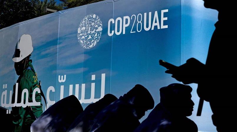 Une coalition d'ONG pointe une présence record des lobbys du fossile à la COP28 de Dubaï.