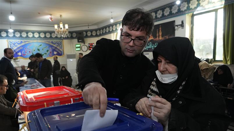 Elettori iraniani alle urne