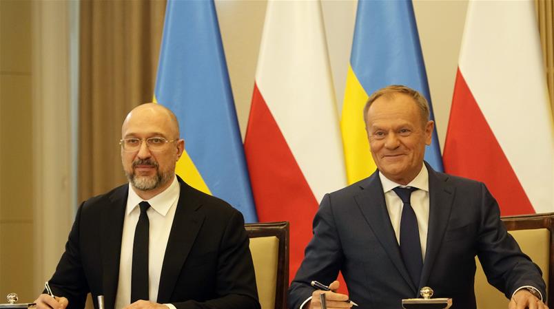 Le Premier ministre polonais Donald Tusk (à droite) et son homologue ukrainien Denys Shmyhal.