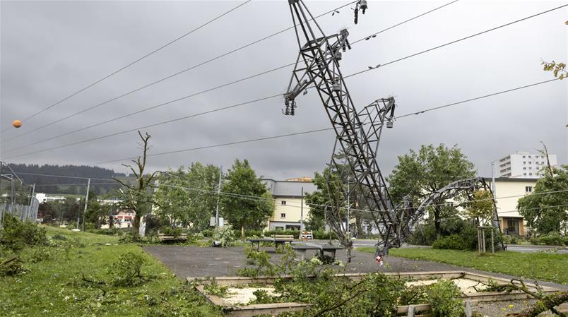 Un pylône à haute tension détruit par la tempête qui a ravagé La Chaux-de-Fonds en juillet 2023.