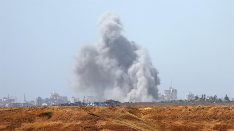 Un attacco aereo israeliano nella parte settentrionale della Striscia di Gaza, 24 aprile 2024
