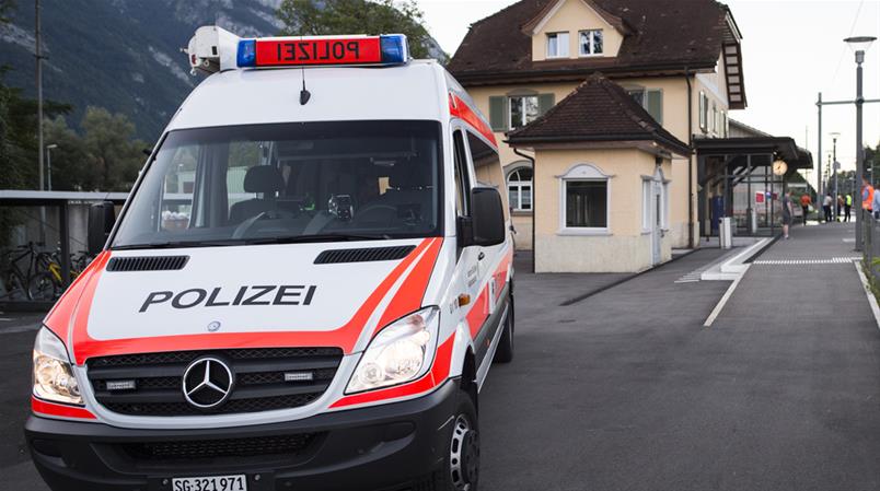 Dieci arresti per irregolarità in un locale a Sennwald