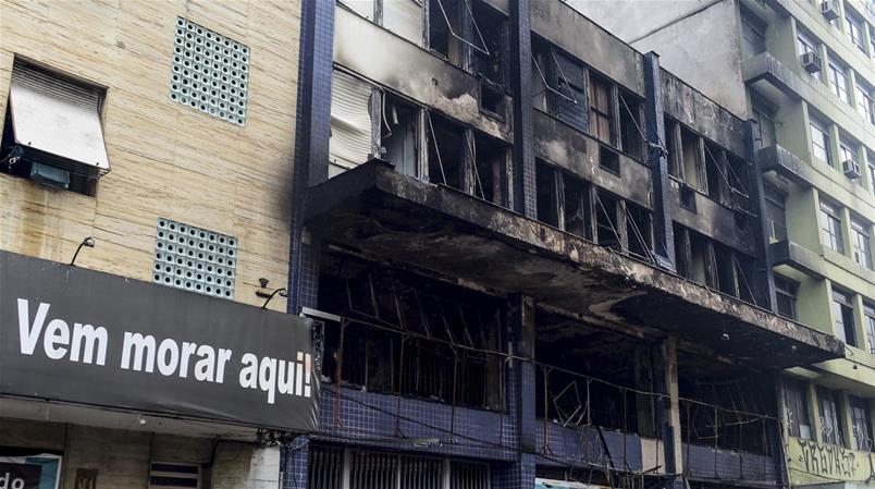 Incendio in una struttura illegale Porto Alegre