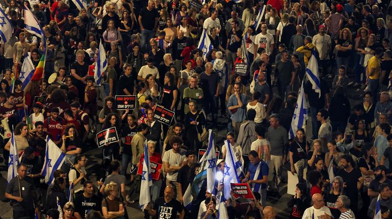 Die Menschen an den Demos in Israel fordern unter anderem die Freilassung der Geiseln.
