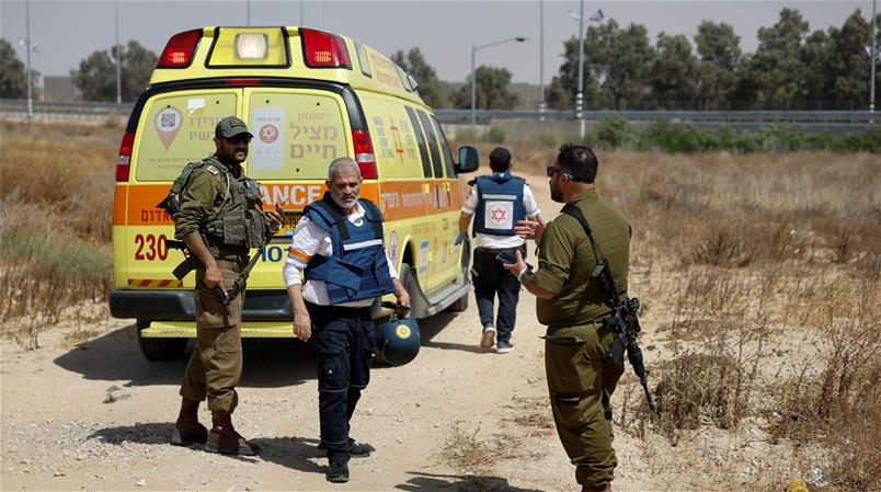 Ein Krankenwagen nahe des Grenzübergangs Kerem Schalom von Israel zum Gazastreifen.