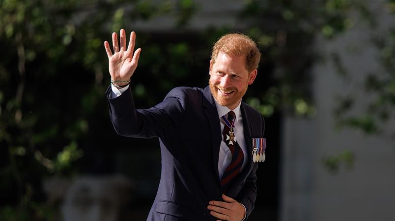 Prinz Harry liess sich in London von Schaulustigen feiern.