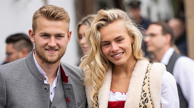 Bayern-Profi de Ligt mit seiner Frau Annekee Molenaar.