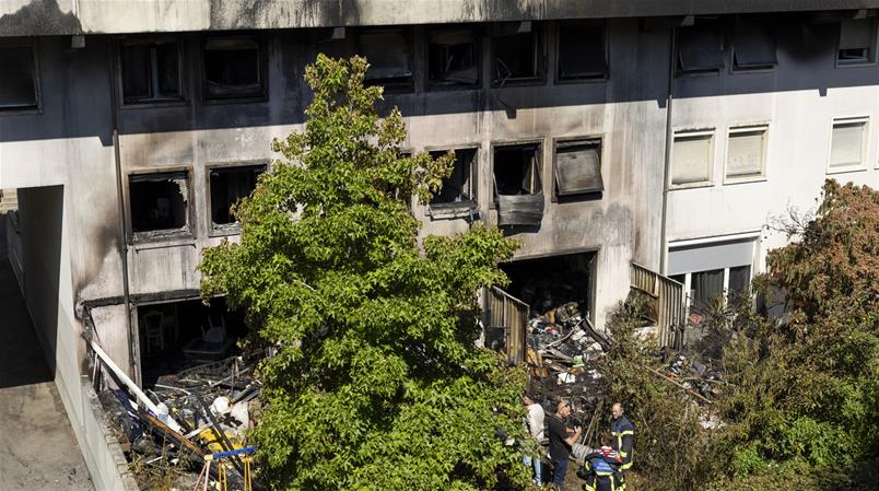 A Genève, trois appartements ont été entièrement détruits par un incendie à Versoix.