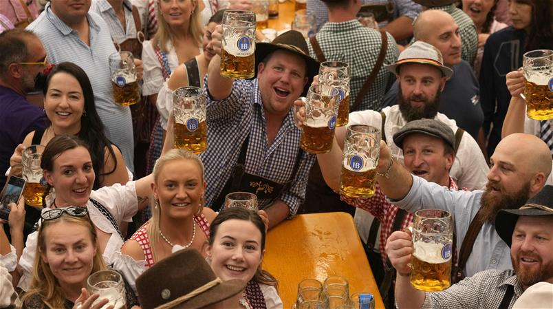 Seit Samstag wird in München wieder deftig gefeiert: Das Oktoberfest hat begonnen.