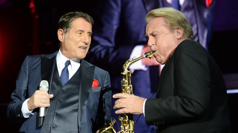 Pepe Lienhard (r.) mit Udo Jürgens bei einem Konzert kurz vor dessen Tod.