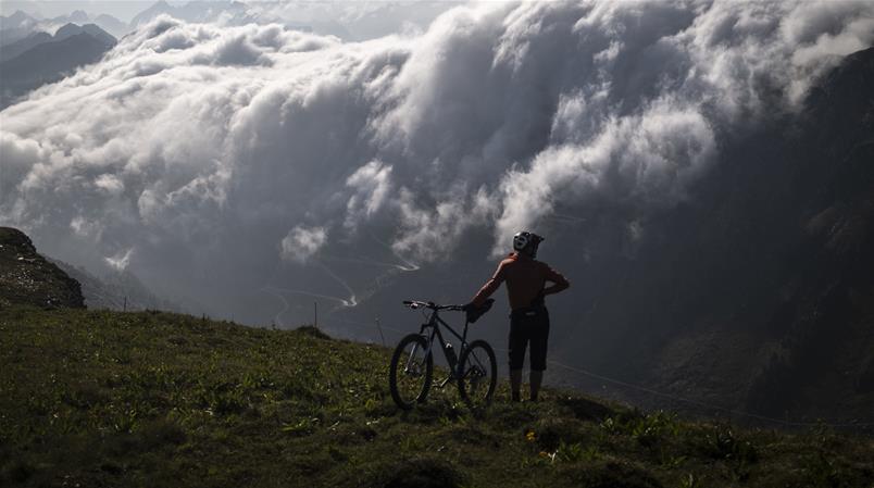 Mountainbiken wie hier im Walliser Goms wird von «Lonely Planet» besonders empfohlen.