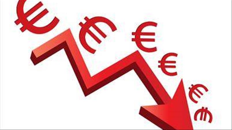 La valeur de l'euro face au dollar est tombée au plus bas depuis deux ans.