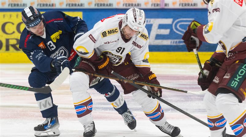 Genève (en blanc) a pris le meilleur sur Ambri.