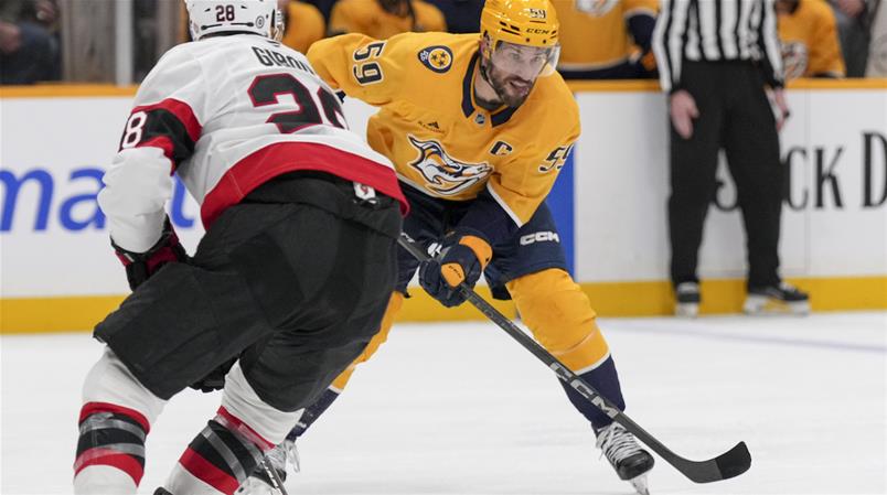 Pas de victoire pour Roman Josi (en jaune) lors de son match record.