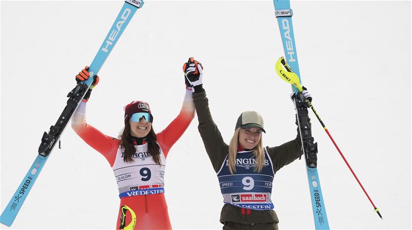 Wendy Holdener et Lara Gut-Behrami remportent une superbe médaille d'argent. 