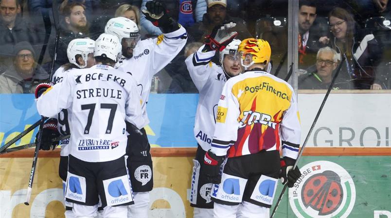 Fribourg prend l'avantage de la glace.