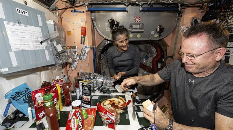 Une nouvelle équipe a rejoint les astronautes bloqués dans l'ISS depuis neuf mois.