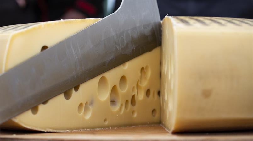 Heublumenpulver darf laut Bundesverwaltungsgericht für Emmentaler AOP verwendet werden.