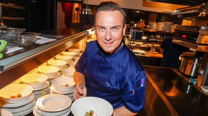 Tim Raue eröffnet im Berliner Fernsehtum ein neues Restaurant.