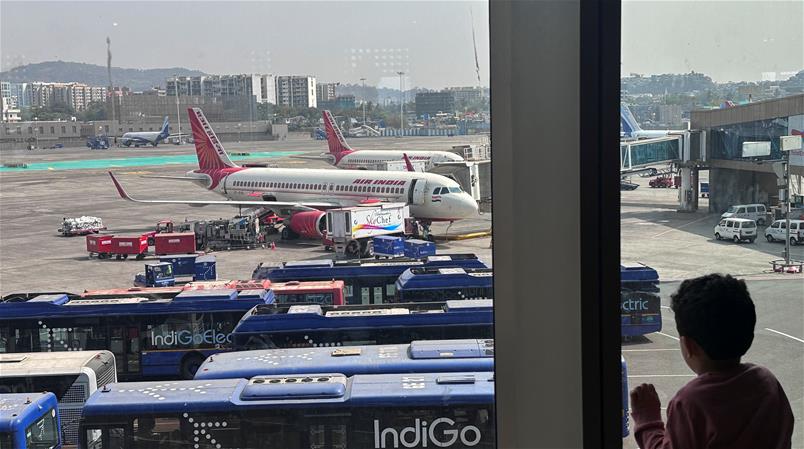 Pakistanische Airlines dürfen etwa den Flughafen in Mumbai nicht mehr anfliegen.. 