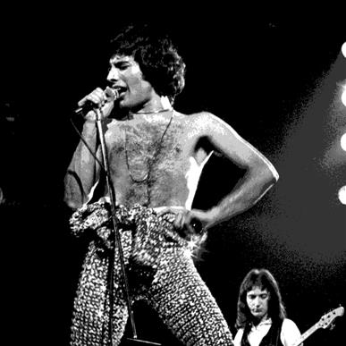 Queen-Sänger Freddy Mercury bei einem Konzert in London 1977.