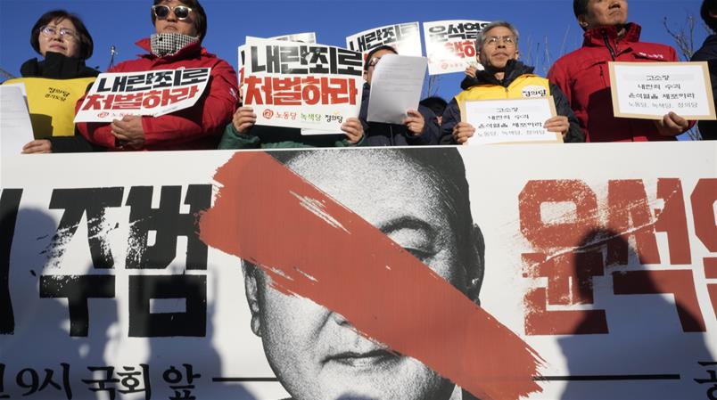Le proteste che chiedono la fine del marasma politico nel Paese non si arrestano