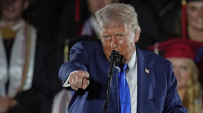 Der US-Präsident will den Iran mit der Sanktionsdrohung unter Druck setzen.