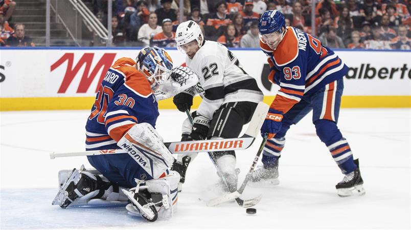 Kevin Fiala vor dem Edmonton-Tor.