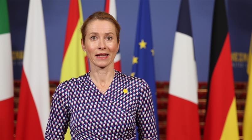 Kaja Kallas spricht vor den Medien in London