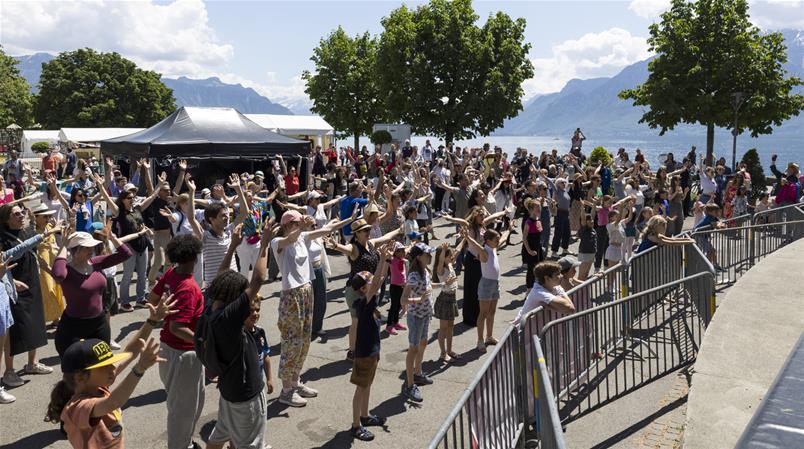 Tanzfest feiert 20 Jahre – Flashmob zu Nemos ESC-Hit «The Code» in 13 Städten.