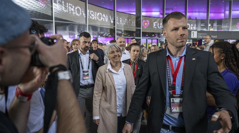 Baume-Schneider besucht ESC in Basel – lobt Safe Space als Beitrag zu einem sicheren Fest für alle.