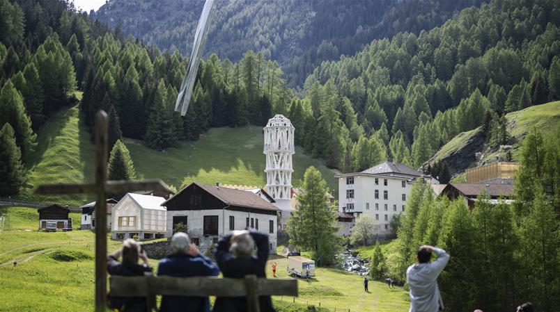Mulegns: ETH und Kulturstiftung bauen 3D-Turm – Bühne für Geschichte und Kunst im Bergdorf.