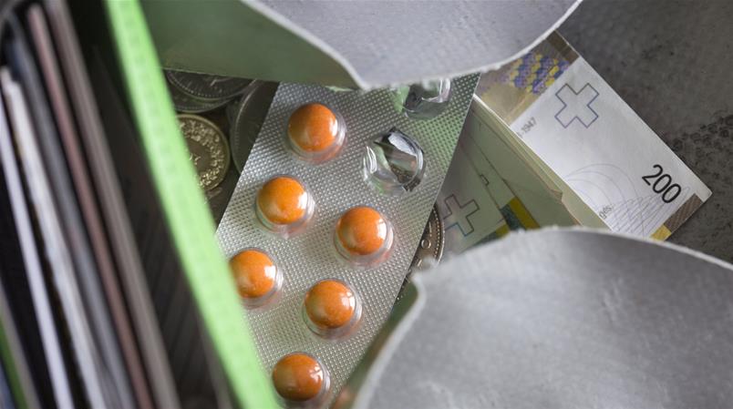 Gemäss Comparis werden die Krankenkassenprämien 2026 steigen.