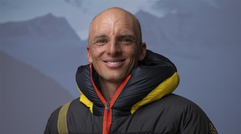 Extrembergsteiger Karl Egloff hat seinen Rekordversuch am Mount Everest abgebrochen.