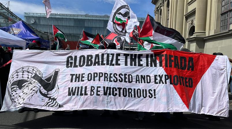 Des centaines de personnes ont participé à Berne à une manifestation non-autorisée pour Gaza.