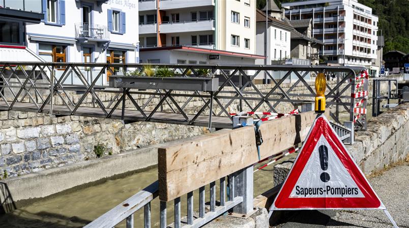 Weil sich die Lonza staut, sind nun auch die Sicherheitskräfte in Gampel und Steg besorgt.