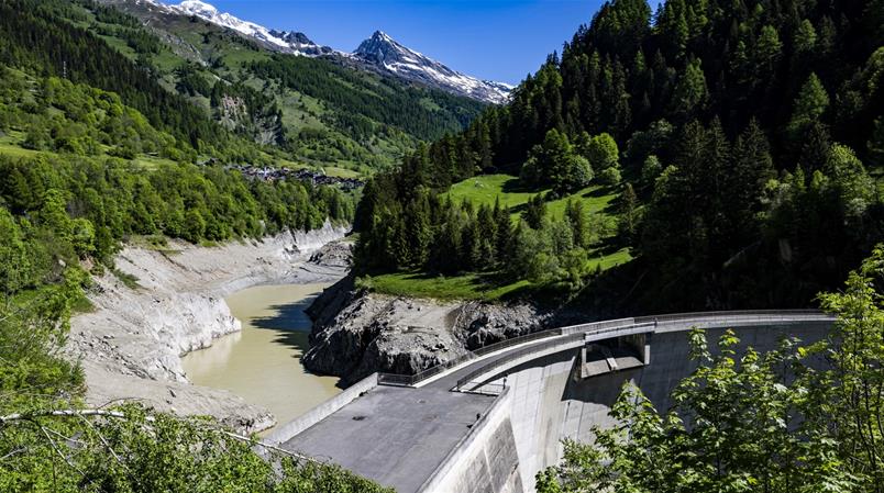 Der Stausee Ferden füllt sich erneut mit Wasser der Lonza.