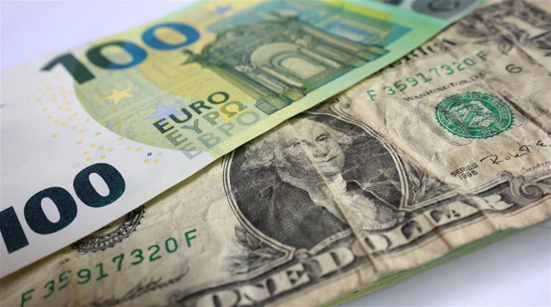 Les menaces de Donald Trump ont fait chuter le dollar à son plus bas niveau depuis trois ans.