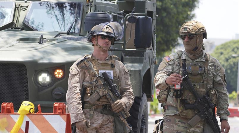 Les premiers Marines dépêchés à Los Angeles commencent leurs opérations sur le terrain vendredi.