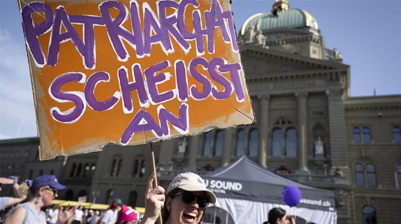 Plus de 10'000 personnes à Berne samedi pour manifester contre la violence sexiste.