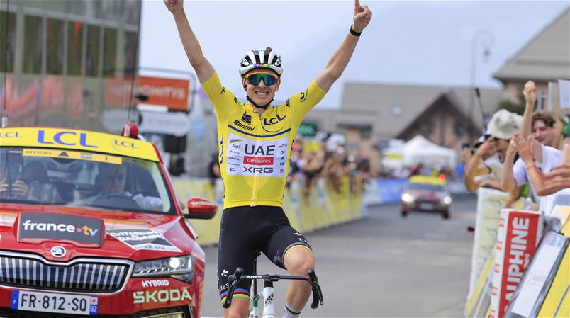 Pogacar, sans rival, conforte son maillot de leader.