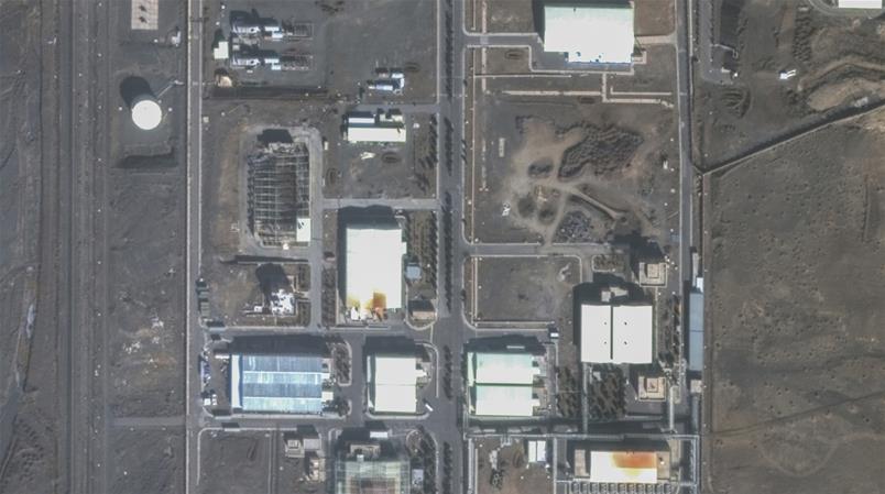 Israël mène des frappes aériennes sur Téhéran tout en essayant d'intercepter des missiles iraniens.
