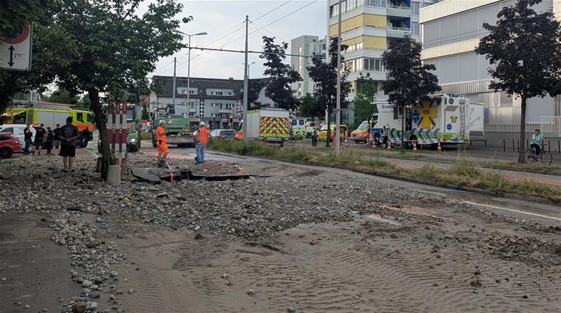 Innert weniger Tage hat es zum zweiten Mal einen Wasserrohrbruch an der Wehntalerstrasse gegeben.