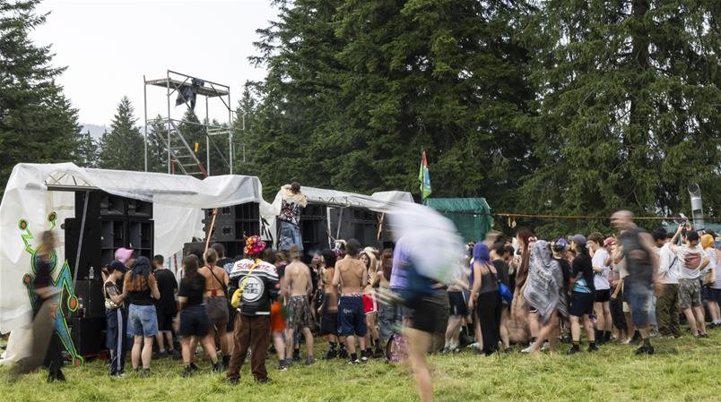 Diverse centinaia di persone hanno occupato senza autorizzazione i pascoli di Malleray