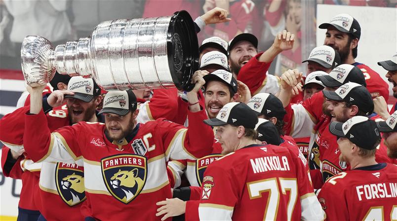 La liesse des Panthers avec le trophée.