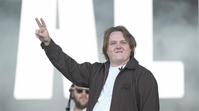 Lewis Capaldi singt in dem neuen Song «Survive» über die Hindernisse, die er überwand.