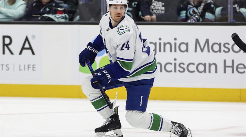 Suter a la particularité de ne pas avoir été drafté en NHL. 